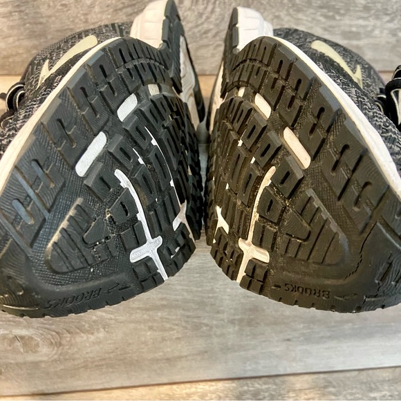 Brooks Running Shoes Revel 3 Black BioMoGo DNA Lace-up Woman like New - Picture 8 of 11